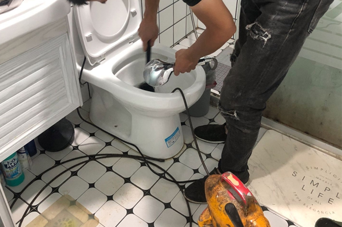 丰县马桶堵塞自己疏通还是找师傅?专业上门服务让你省时更省心